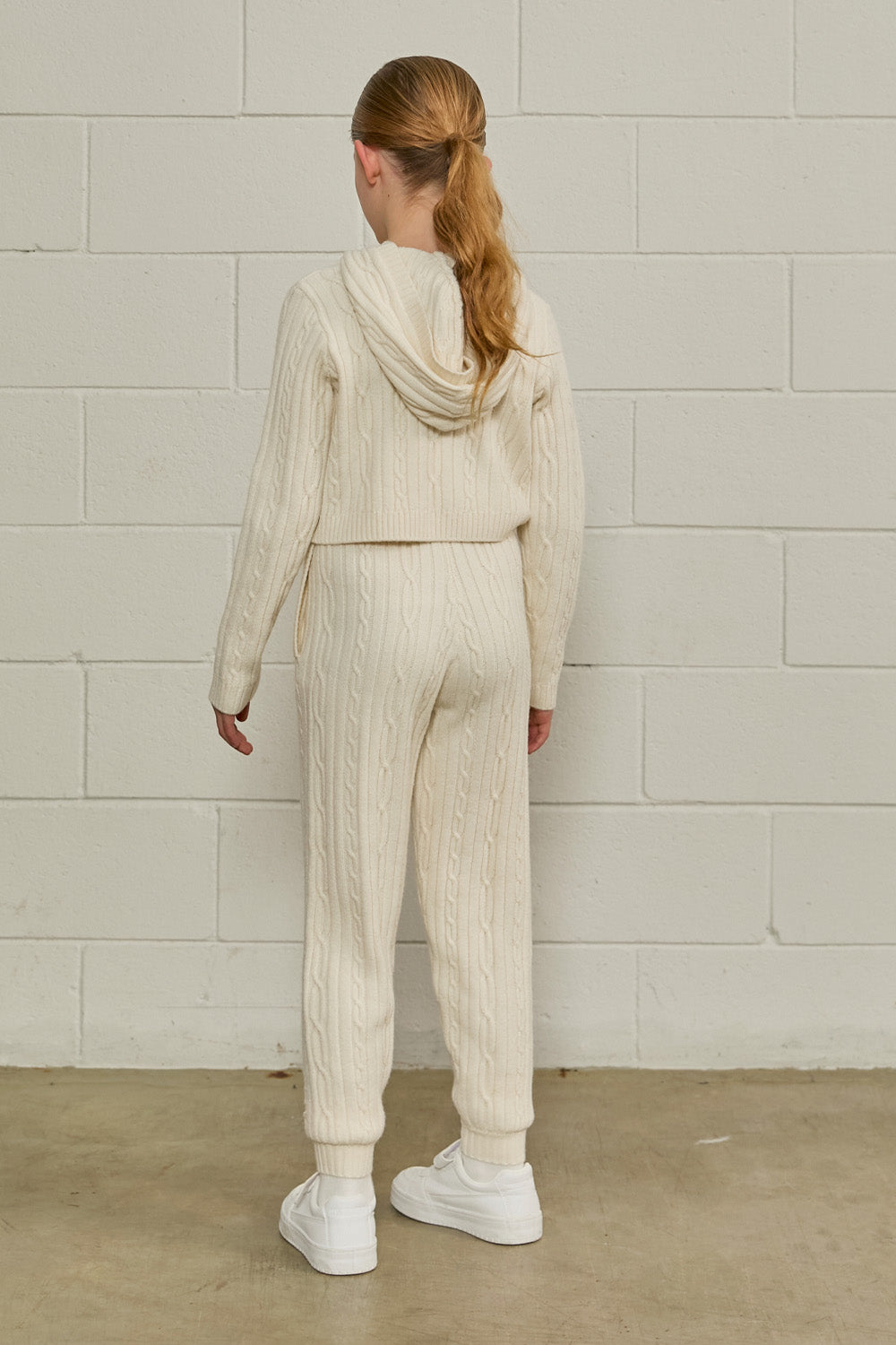 color-creme-white