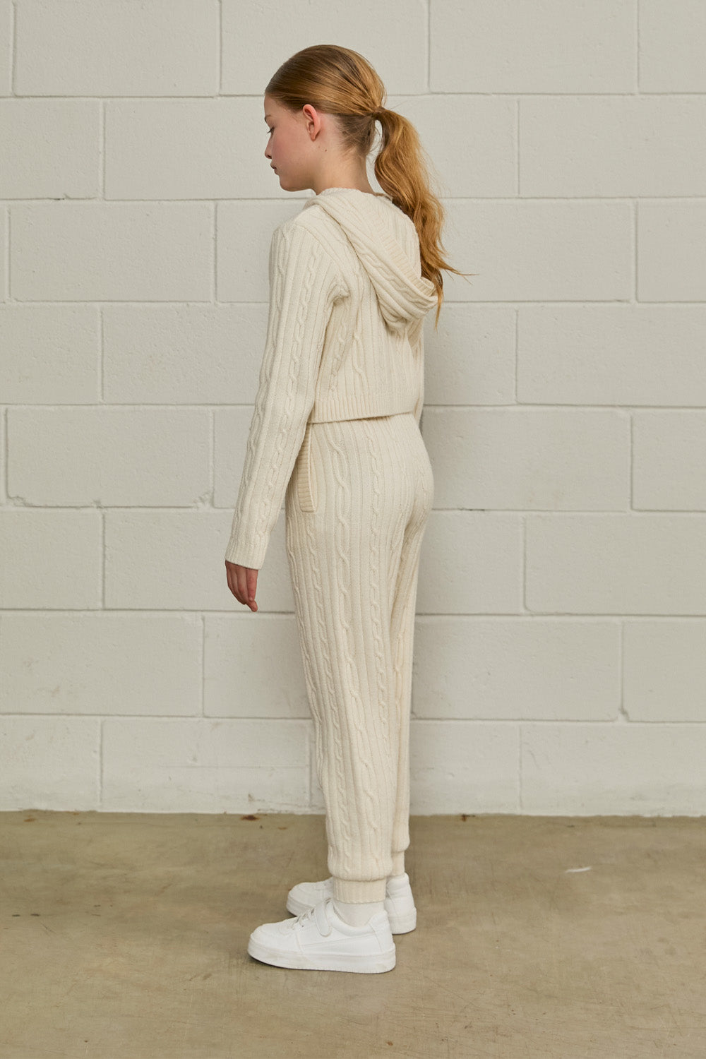 color-creme-white