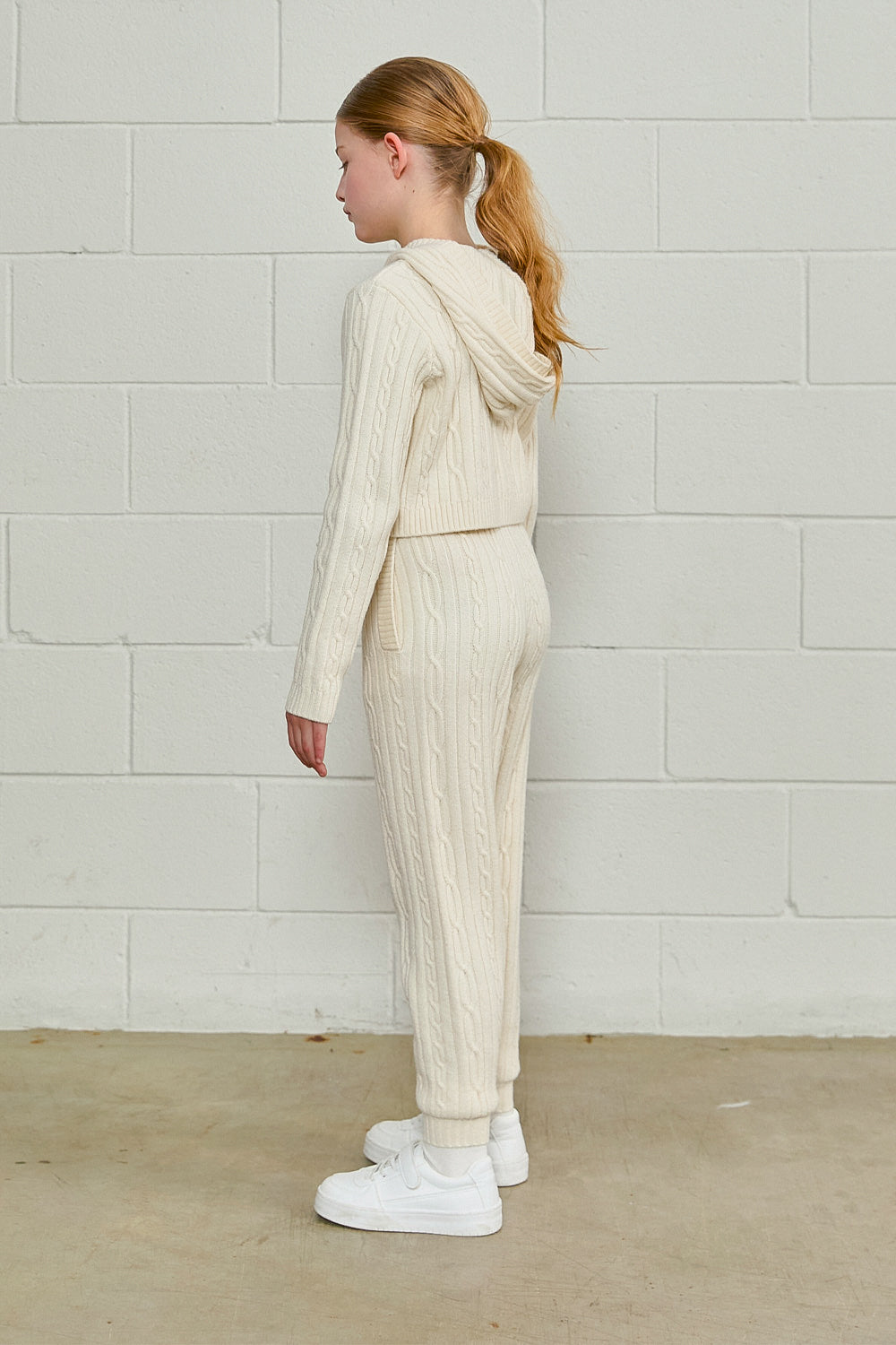 color-creme-white